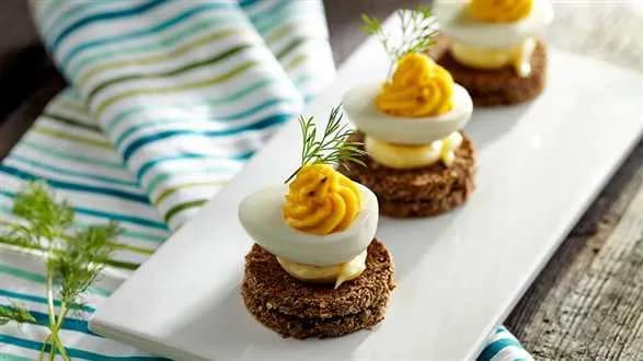 Jajka faszerowane pastą z kawioru