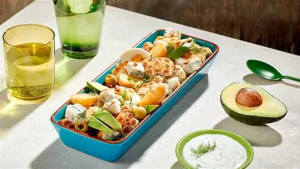 Świąteczna sałatka z pieczonym kalafiorem