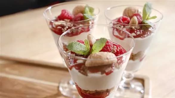 Deser migdałowy z ciastkami amaretti