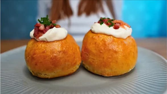 Wytrawne pączki z ziemniakami, twarogiem i boczkiem