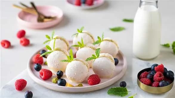 Ciasteczka migdałowe z lodami pistacjowymi