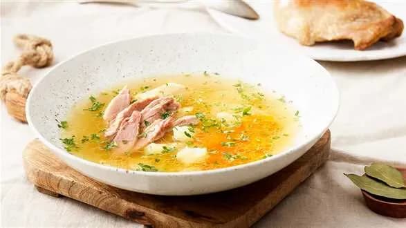 Rosół z gęsi z warzywami