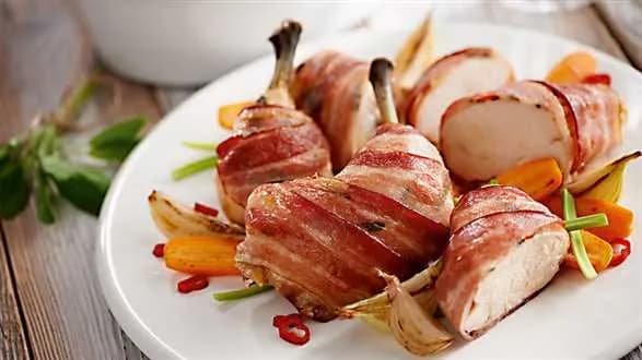 Kurczak pieczony z bekonem i purée maślanym