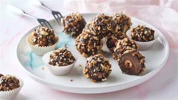 Wegańskie pralinki orzechowe z czekoladą