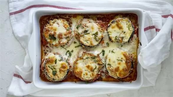 Zapiekanka z bakłażanów z mozzarellą i parmezanem