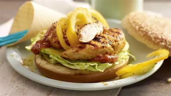 Burger z kurczakiem w curry na ostro