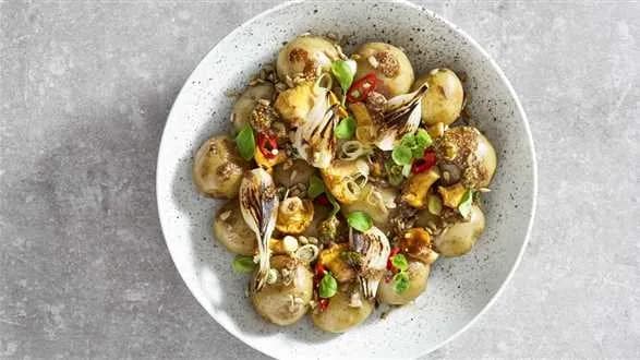 Sałatka z młodych ziemniaków z kurkami