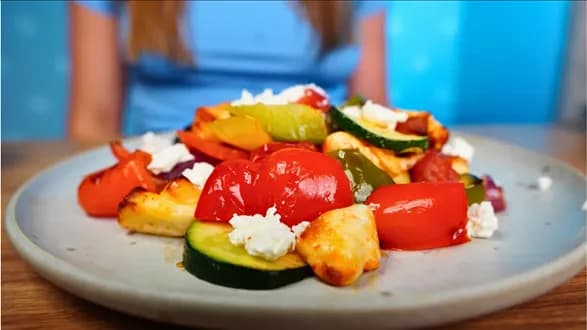 Sałatka z pieczonych warzyw i halloumi