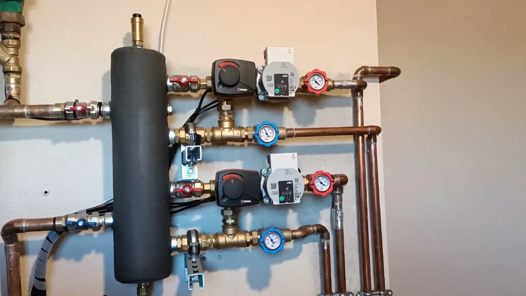 Sprzęgło hydrauliczne czy zawór czterodrogowy – co wybrać i jak uniknąć błędów?