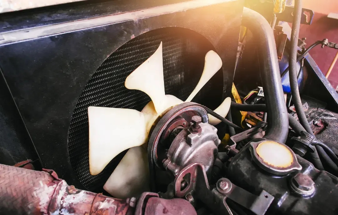 Czemu wentylator chłodnicy chodzi cały czas? Sprawdź przyczyny i rozwiązania