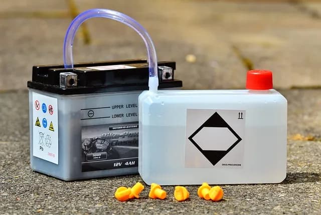 Ładowanie akumulatora motocyklowego prostownikiem samochodowym: Czy to bezpieczne?