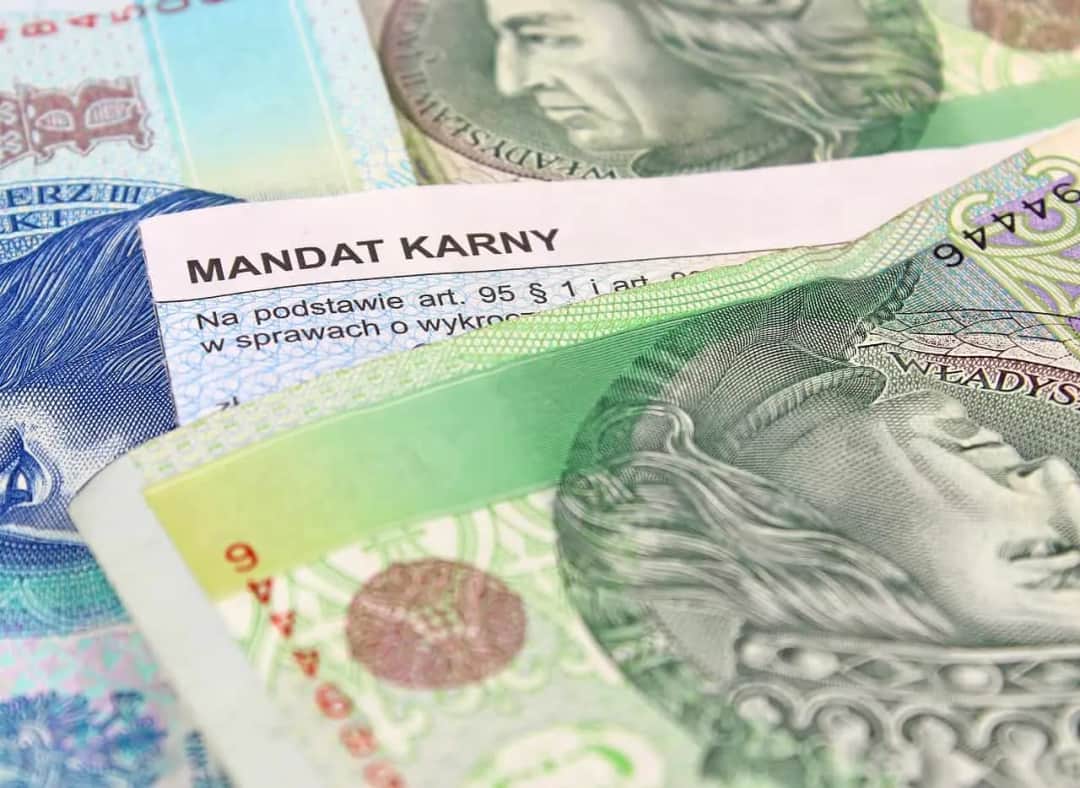 Jak rozłożyć mandat na raty – krok po kroku, dokumenty i koszty