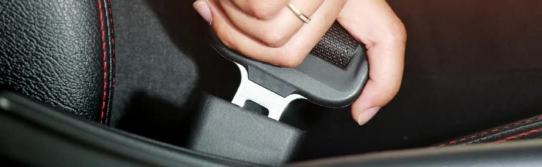 Regeneracja pasów bezpieczeństwa – czy to bezpieczne i opłacalne rozwiązanie?