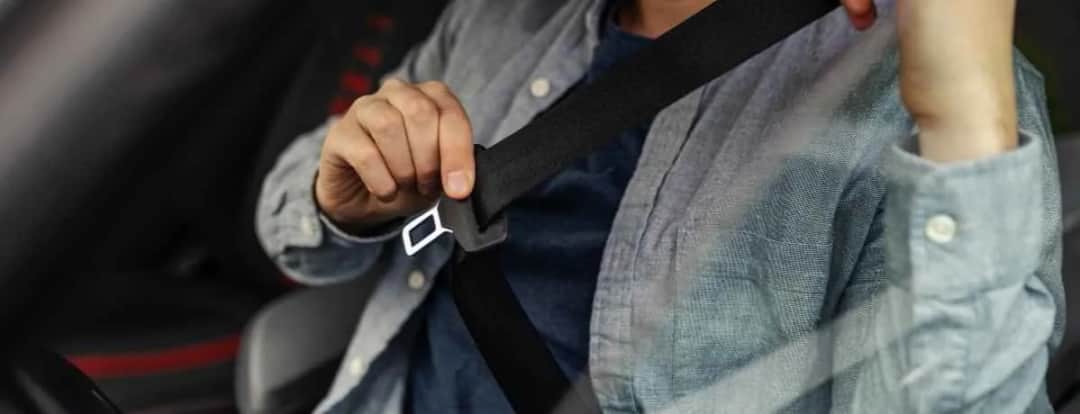 Jak bezpiecznie i skutecznie rozwinąć pas bezpieczeństwa w samochodzie – poradnik krok po kroku