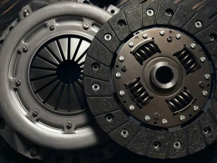 Objawy awarii sprzęgła – jak rozpoznać problem i uniknąć kosztownych napraw