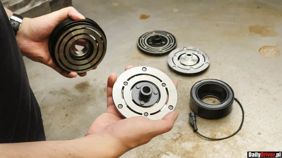 Objawy uszkodzonego sprzęgła sprężarki klimatyzacji – jak je rozpoznać i uniknąć kosztownych napraw