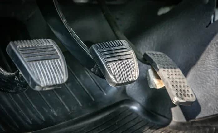 Objawy uszkodzonego docisku sprzęgła – jak rozpoznać i uniknąć kosztownych napraw