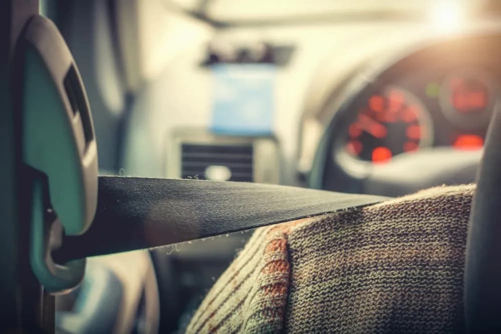 Jak bezpiecznie odblokować pasy bezpieczeństwa po wypadku – ważne kroki i ostrzeżenia