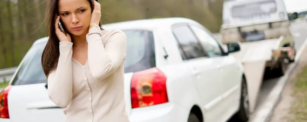 Ile kosztuje holowanie pojazdu przez policję? Sprawdź, by uniknąć wysokich opłat