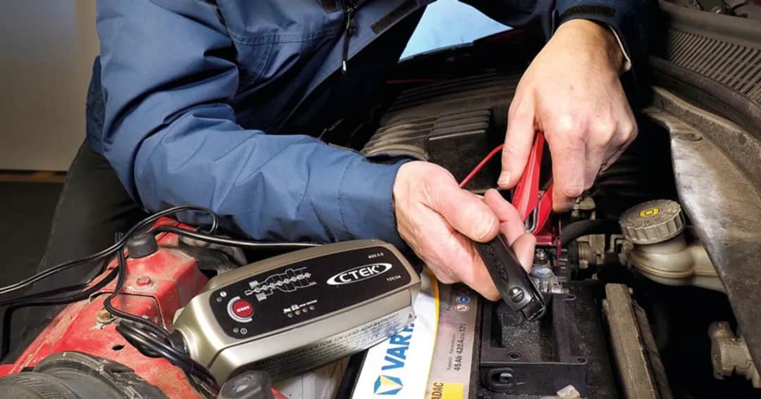 Co to jest prostownik i jak wpływa na Twoje urządzenia elektryczne