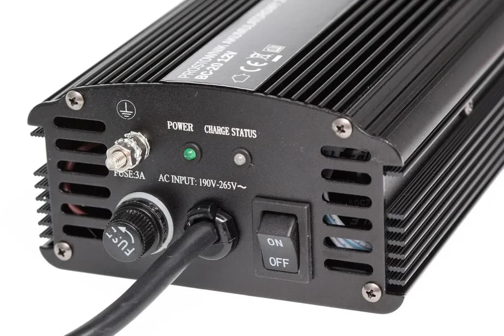 Jaki prostownik do akumulatora żelowego - uniknij najczęstszych błędów