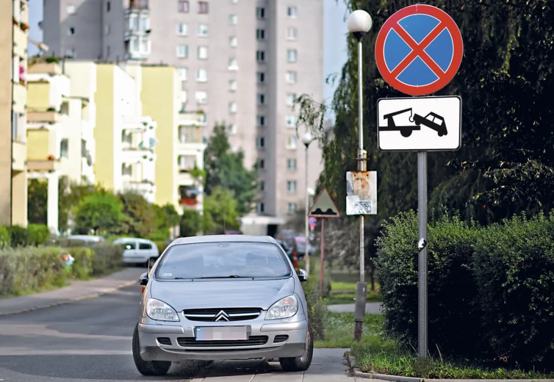 Czy na drodze wewnętrznej można dostać mandat? Sprawdź, jakie kary grożą!